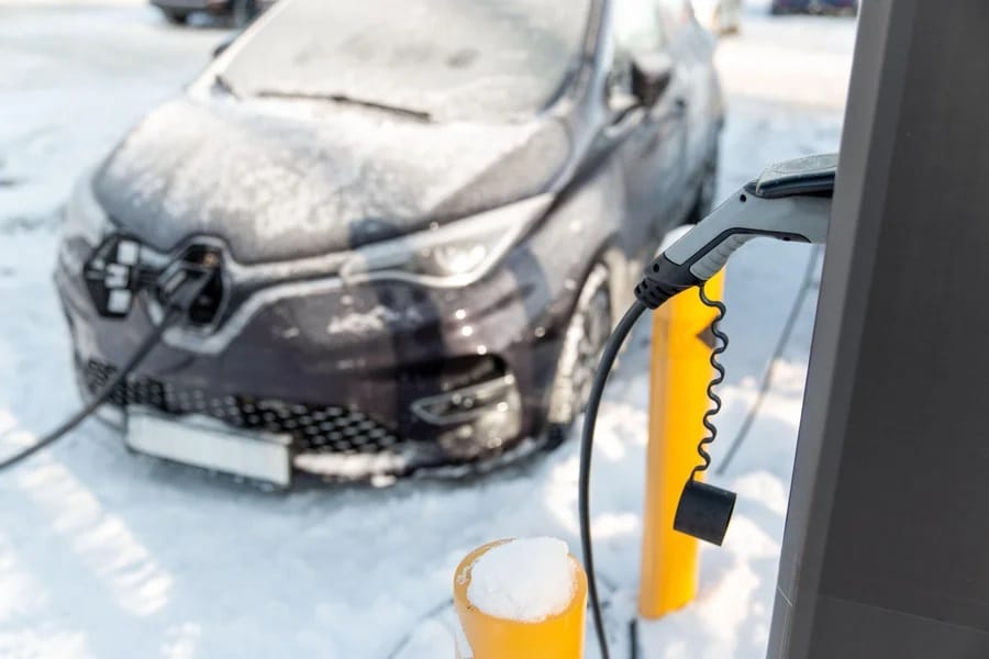 Carro-Eletrico-na-neve Carros elétricos não estão prontos para calor ou frio extremo